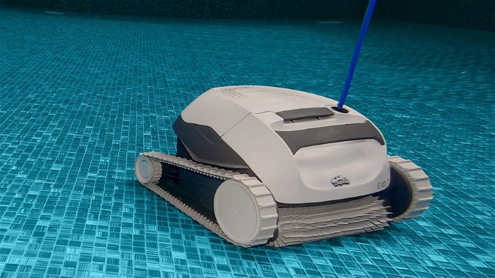 Como funciona un robot limpia piscinas